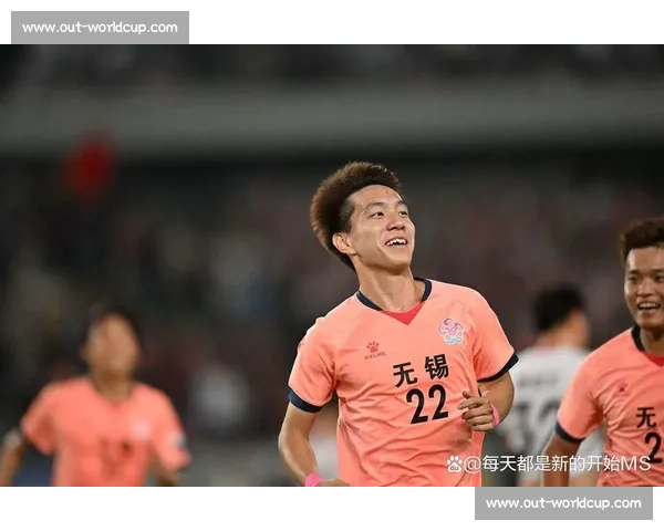 国足体脂率超苏超一倍！草根腹肌完爆职业队，训练态度成致命伤