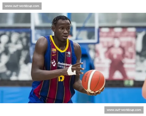 布莱斯臂展实测 2 米 08！父子对比照引热议：视觉错觉还是数据真相？