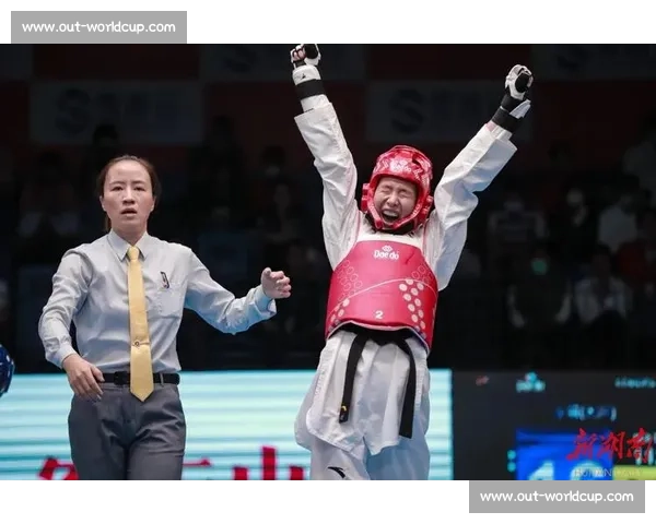 穆文喆逆转夺冠！中国队夏洛特站跆拳道大奖赛 1 金 1 银收官