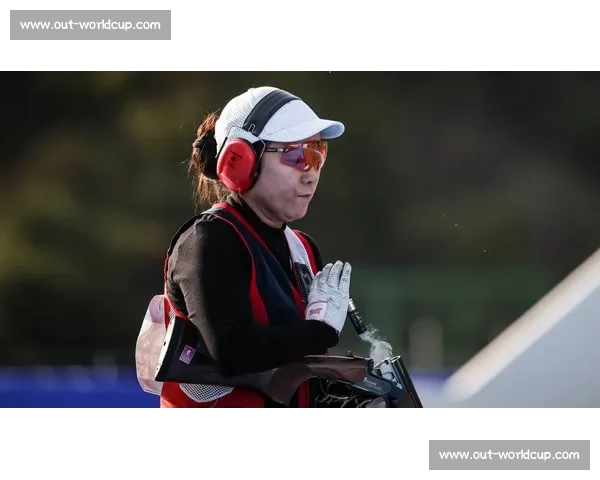 达赫迪斯里兰卡表演赛惊现神级一杆！传奇老将再现教科书级花式击球