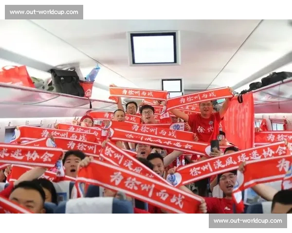 泰州球迷误闯徐州专列被 “宠成家人”：一场跨越球场的温情邂逅