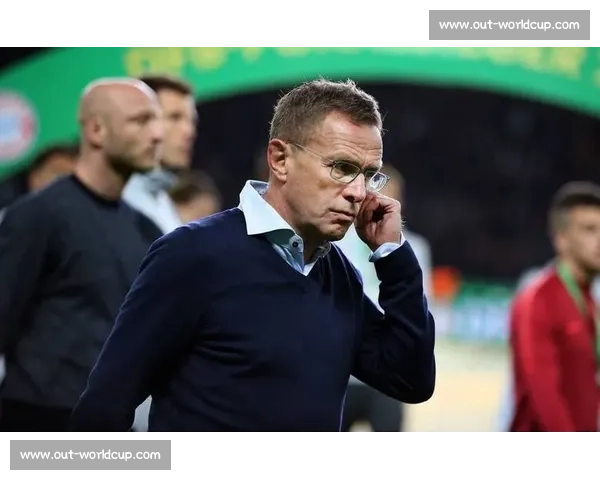 朗尼克曝猛料！阿拉巴重伤前拜仁曾密议签回，休战超 1 年或改写转会史