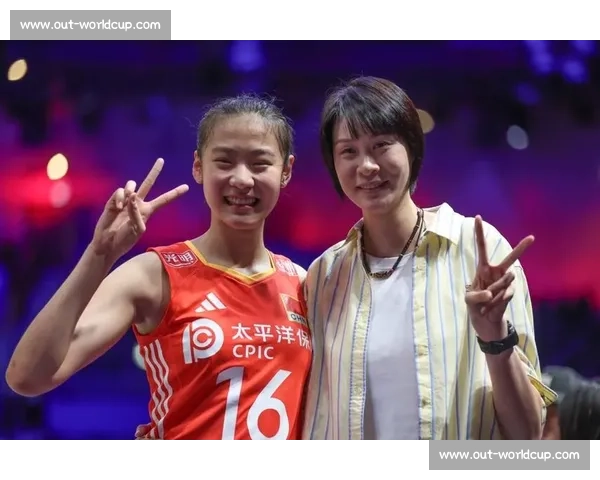 泪洒赛场!王奥芊扑向赵蕊蕊哽咽,上海队新星演绎女排精神传承